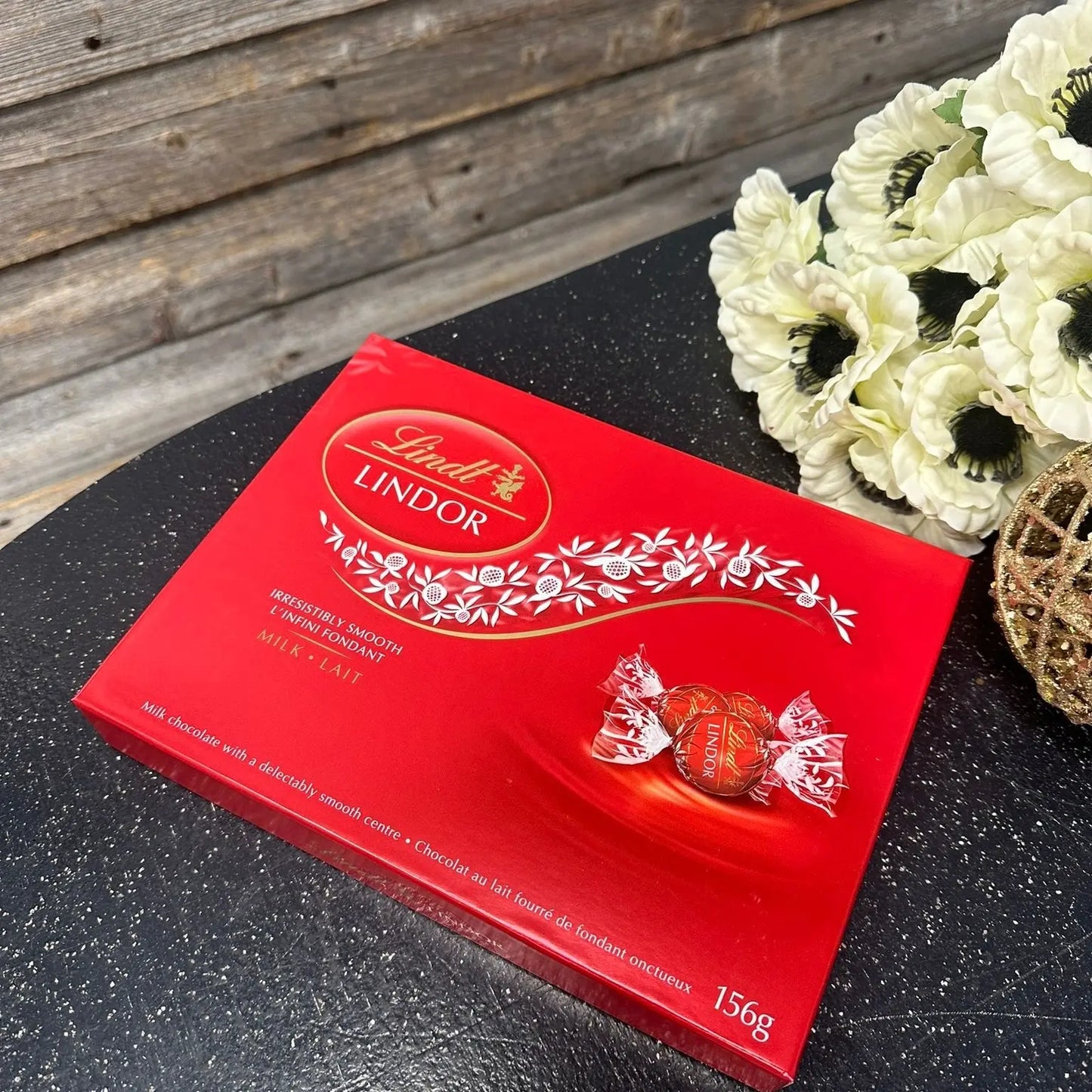 Lindt Milk Chocolate Gift Box - Medium Red Saksco